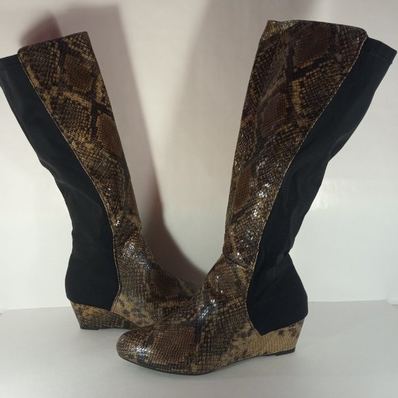 GARCELLE WOMEN SNAKESKIN EMBOSSED LEATHER STRETCH /SPANDEX BACK TALL BOOTS SZ 10 - Picture 3 of 9